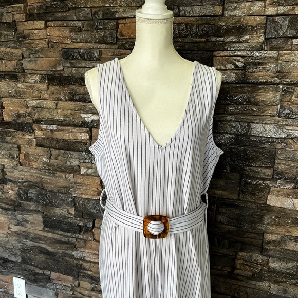 ASOS grey and White Striped romper. With matching belt in the middle. - Picture 2 of 12